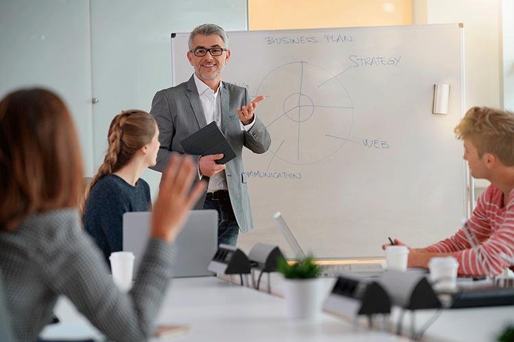 MBA no exterior aumenta remuneração