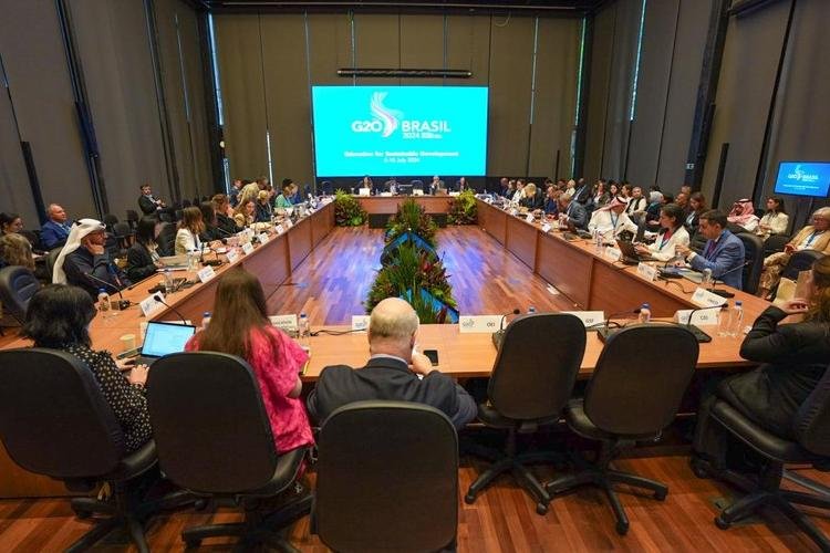 MEC conduz reunião sobre conectividade e educação