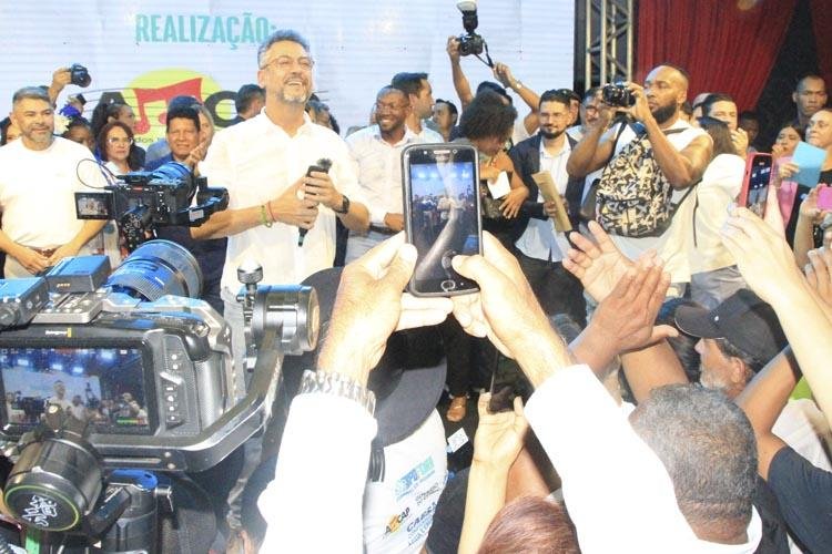 Clécio tem gestão aprovada por 78,9% da população em seu primeiro ano de Governo