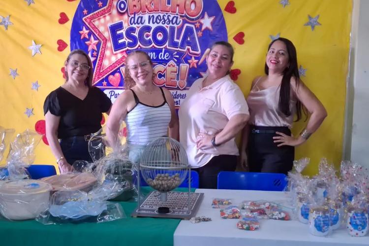 Escola Estadual Castro Alves homenageia professores e servidores públicos em Macapá