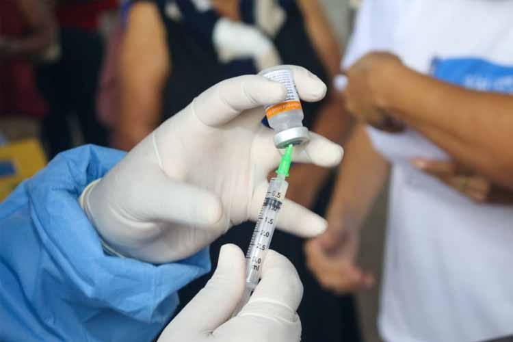 COVID-19: SEMSA INICIA VACINAÇÃO DE PROFISSIONAIS DA EDUCAÇÃO E PESSOAS COM PRIVAÇÃO DE LIBERDADE