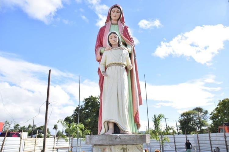 Nova estátua da padroeira do município é colocada na Avenida Santana