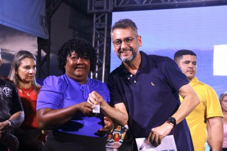 Itaubal recebe 62 casas populares e anuncia novas obras de infraestrutura