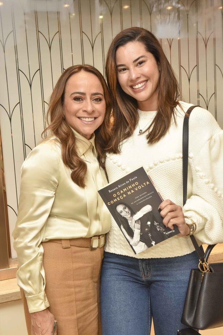 Luiza Helena Trajano e João Armentano prestigiam o lançamento do livro da empresária Renata de Paula - O caminho começa na Volta