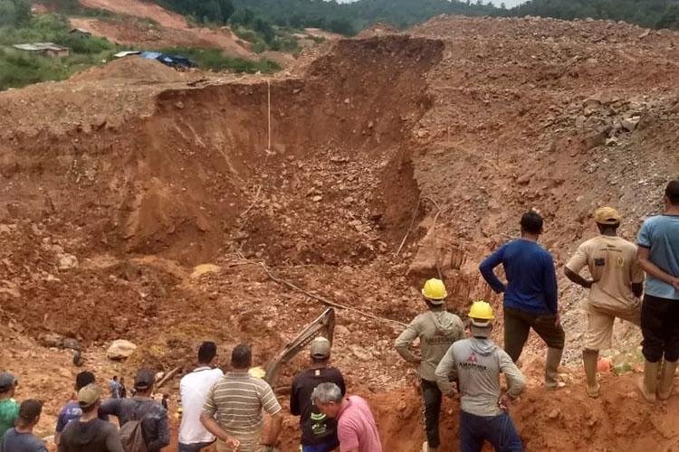 Polícia aguarda perícia para saber causa de deslizamento no AP que matou 3 em garimpo