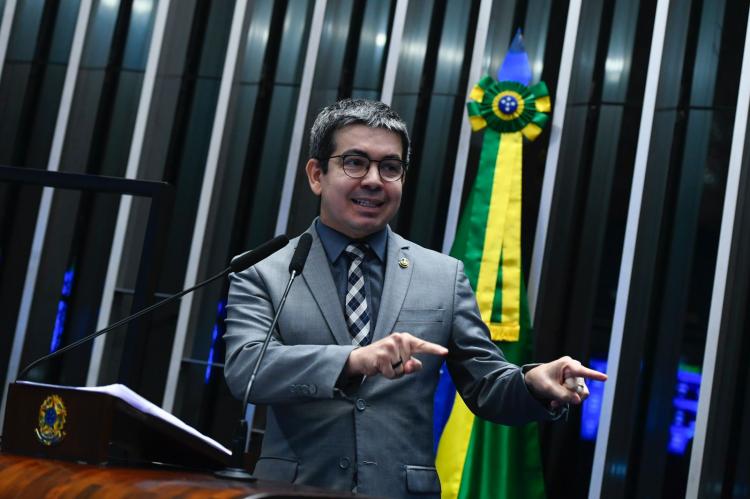 Ação de Randolfe é acatada e barra aumento da energia no Amapá