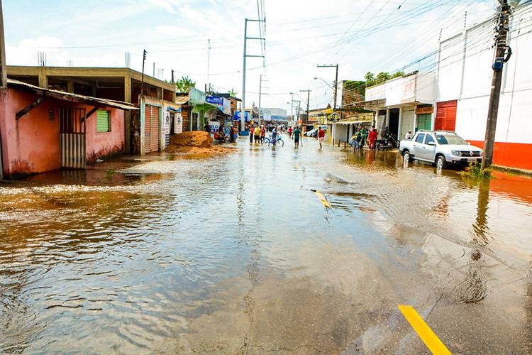 Semsa orienta população sobre risco da água contaminada neste período de fortes chuvas em Macapá