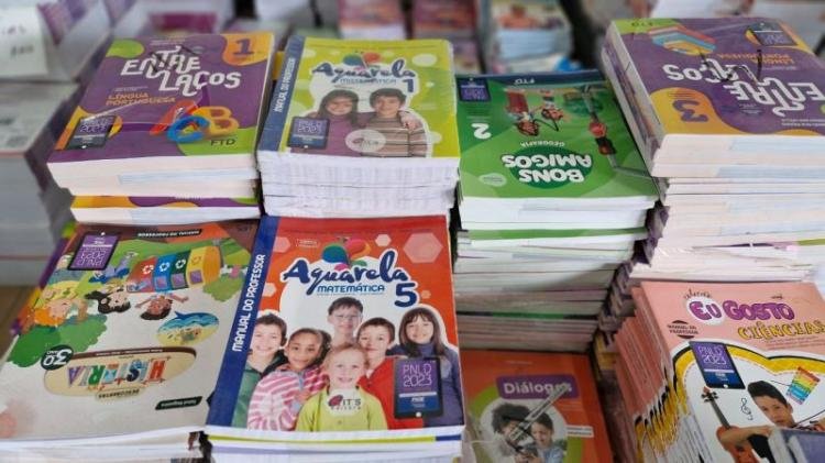 Governo do Amapá distribui mais de 280 mil livros didáticos para escolas públicas estaduais