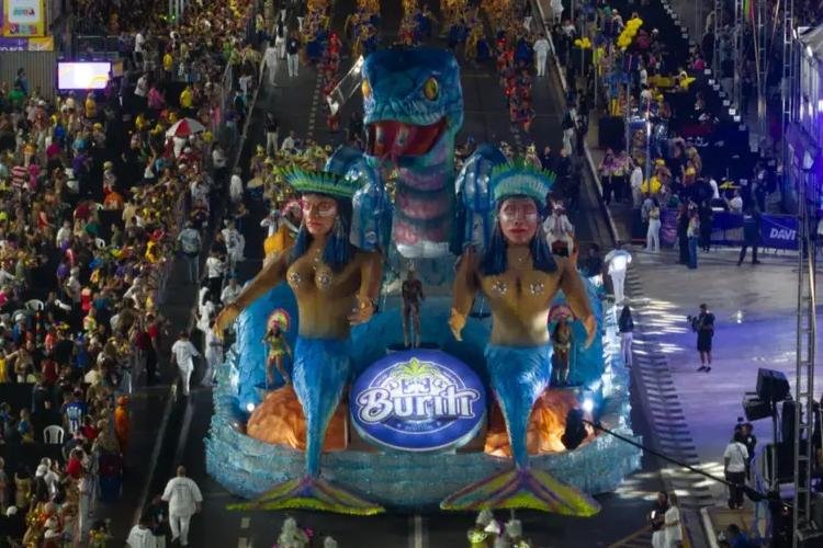 Unidos do Buritizal exaltou a vida tucuju com "Sou caboclo ribeirinho, de corpo, alma e verdade. Sou Macapaba, eis a minha identidade"