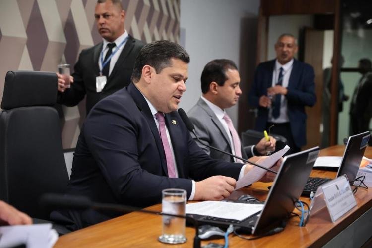 CCJ lê relatórios de indicação de Flavio Dino e Paulo Gonet; Alcolumbre confirma sabatina conjunta