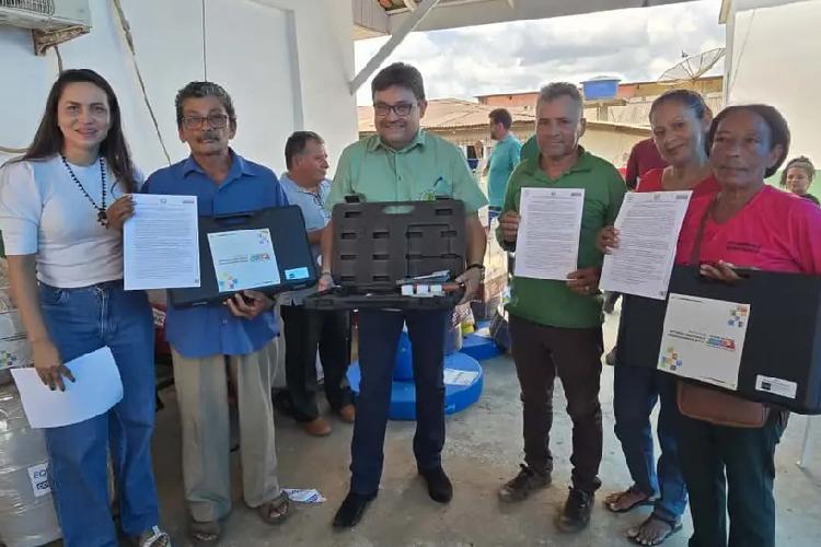Governo do Amapá entrega kits de aquicultura, apicultura e pecuária para agricultores familiares em Oiapoque