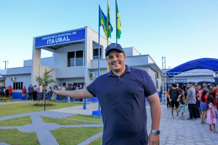 Com recursos de Davi, nova prefeitura de Itaubal é inaugurada e senador destaca prestação de serviços mais rápida e eficiente