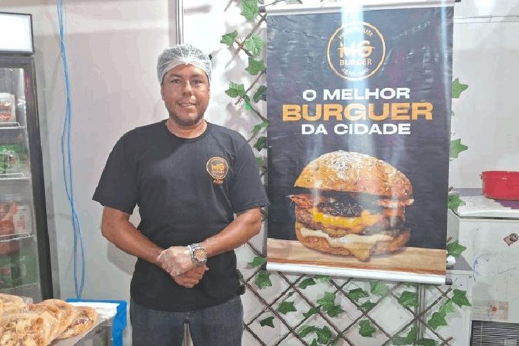 "Investimento inicial que fiz já foi recuperado", celebra vendedor de hambúrgueres na 53ª Expofeira do Amapá