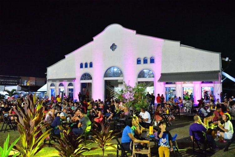 Samba no Mercado Central anima véspera de feriado em Macapá