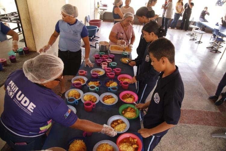 Governo do Amapá leva açaí para alimentação escolar de mais de 12,5 mil estudantes da rede estadual
