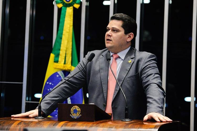Senador amapaense comandará sessão de posse e reunião preparatória que escolherá o novo presidente do Senado