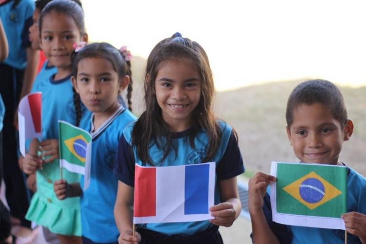 Escola Estadual Marly Maria é reconhecida como uma instituição de excelência no ensino bilíngue pela Embaixada da França