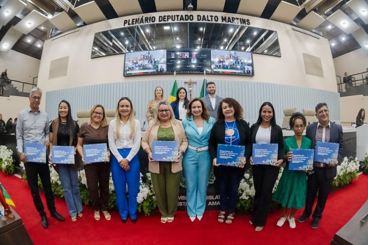 Prefeitos dos municípios do Amapá recebem exemplares do Diagnóstico da Primeira Infância na Alap