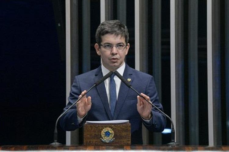 Randolfe lidera pedido de urgência da PEC que libera milhões para o Amapá