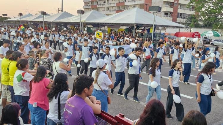 AVT leva banda campeã do Festival Estadual e mensagem de paz ao Desfile Cívico Estudantil no Sambódromo de Macapá
