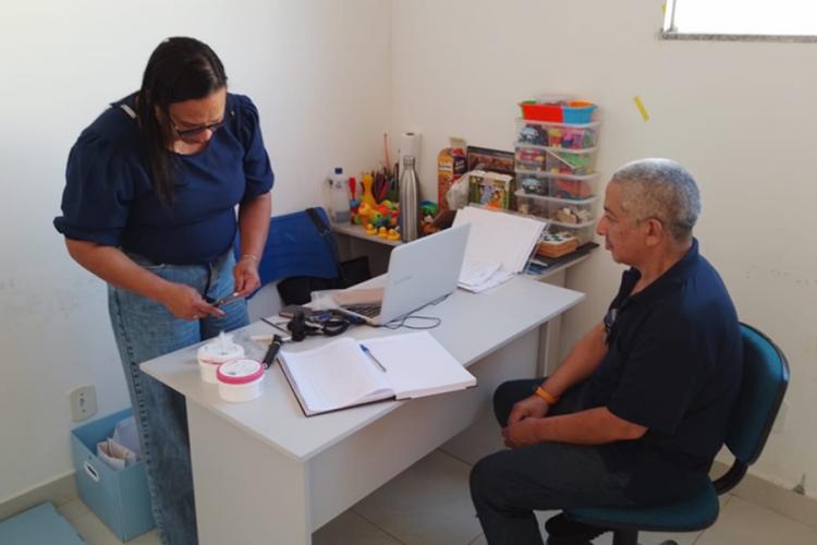 Governo do Estado entrega aparelhos auditivos para pacientes em Tartarugalzinho