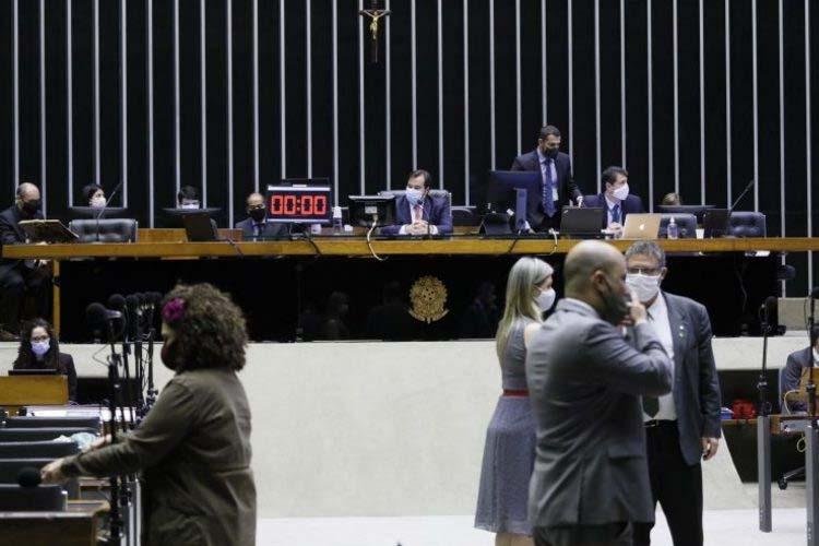 Deputados aprovam MP que permite redução de jornada e de salário durante pandemia; texto segue para o Senado