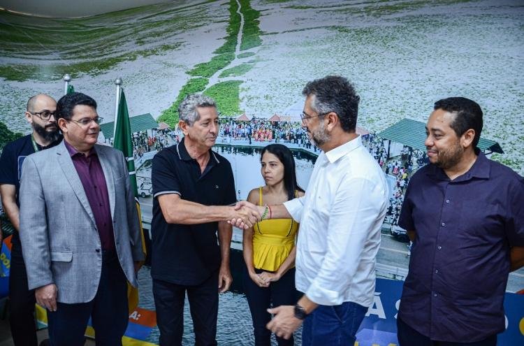 Governador Clécio Luís assina decreto com diretrizes para acelerar o processo de regularização fundiária no Amapá