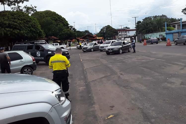 Fiscalização busca assegurar que condutores estejam tomando medidas de segurança contra o Coronavírus