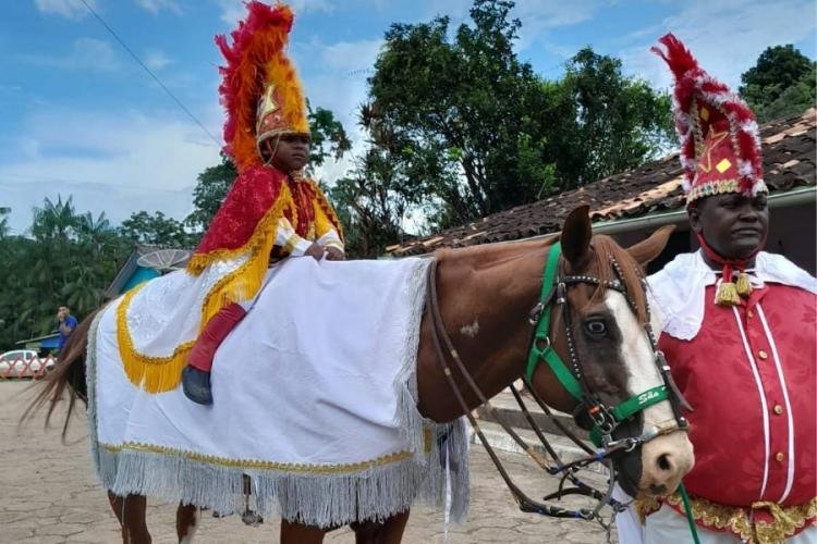 "É uma honra e um sonho realizado", diz mãe do personagem Menino Caldeirinha da Festa de São Tiago