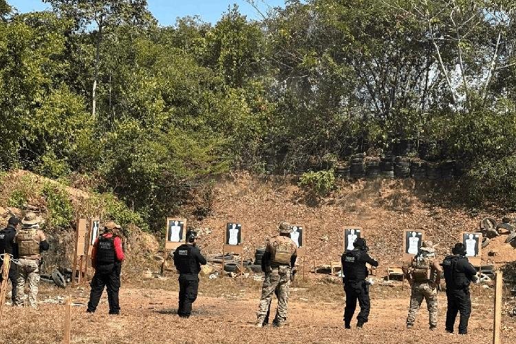 Policiais civis da Draco recebem treinamento com arma longa pela Core