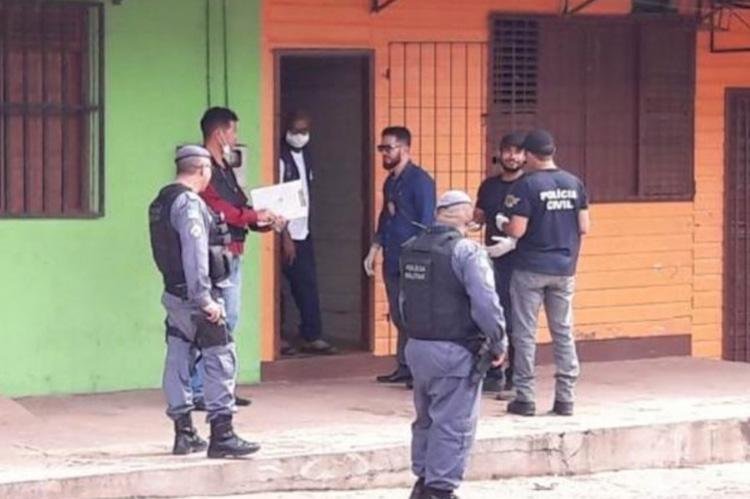 Mulher é assassinada com varias facadas dentro de casa 
