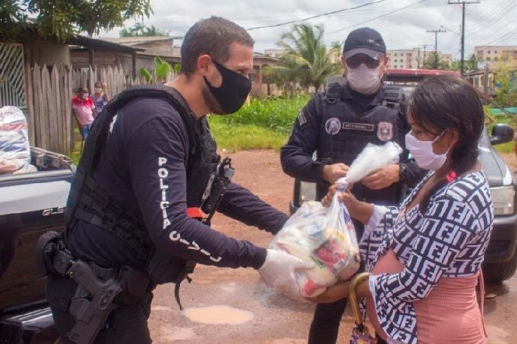Polícia Civil distribui 300 cestas básicas para famílias amapaenses