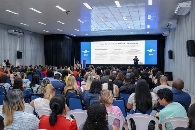Governo do Amapá reúne gestores escolares e pedagogos para planejamento em rede da educação estadual