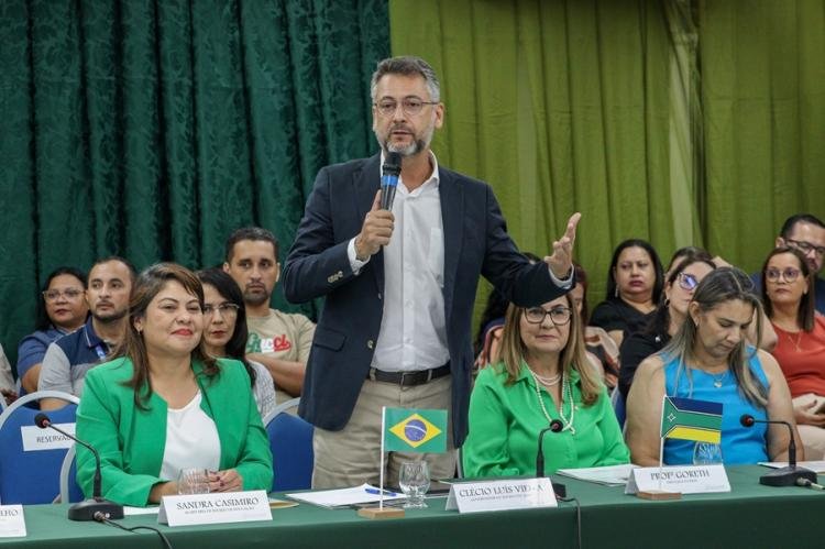 Governo do Amapá apresenta dados positivos da alfabetização para prefeitos e profissionais da educação dos 16 municípios
