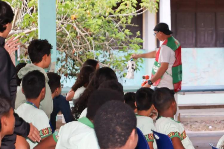 'EducaShow' orienta crianças sobre incêndios durante a estiagem e os efeitos do El Niño, em ação do Governo do Amapá no Curiaú