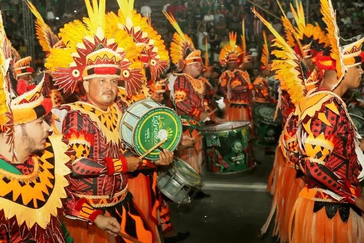 Carnaval 2025 no Amapá: última a desfilar, Império do Povo trouxe o grafismo dos povos Wajãpi com "Kusiwa - O Caminho Desenhado Sobre a Pele"