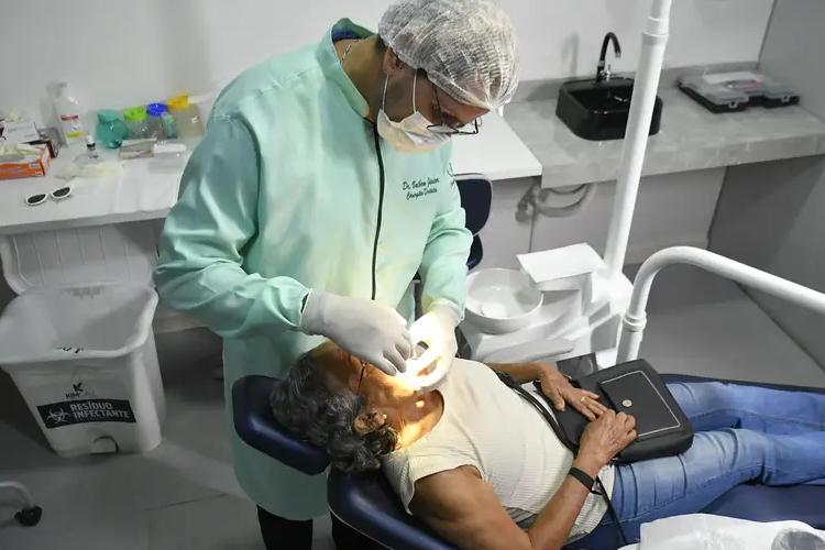 Mais Sorriso: Governo do Amapá inicia entrega de próteses dentárias para idosos e ribeirinhos de Santana