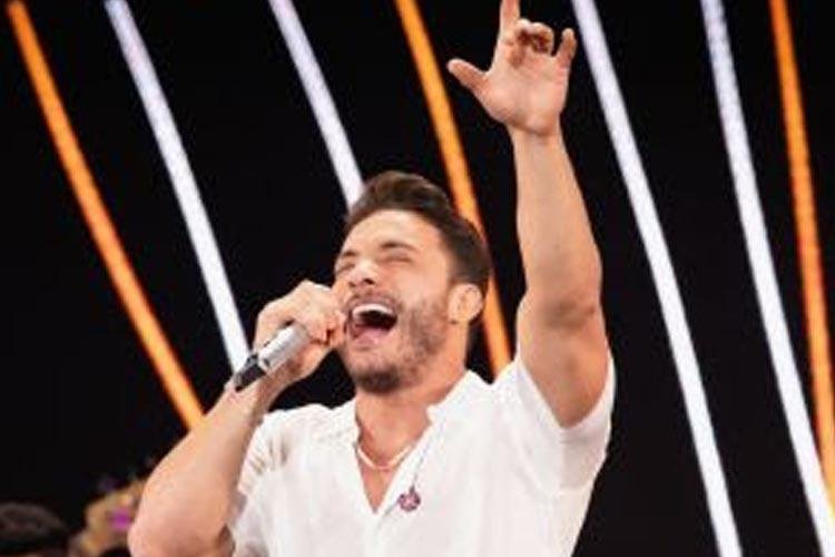 Com gás total, Wesley Safadão faz mais de 6 horas de show em alto mar e promete repetir a dose com "TBT do Safadão" na última noite de festa