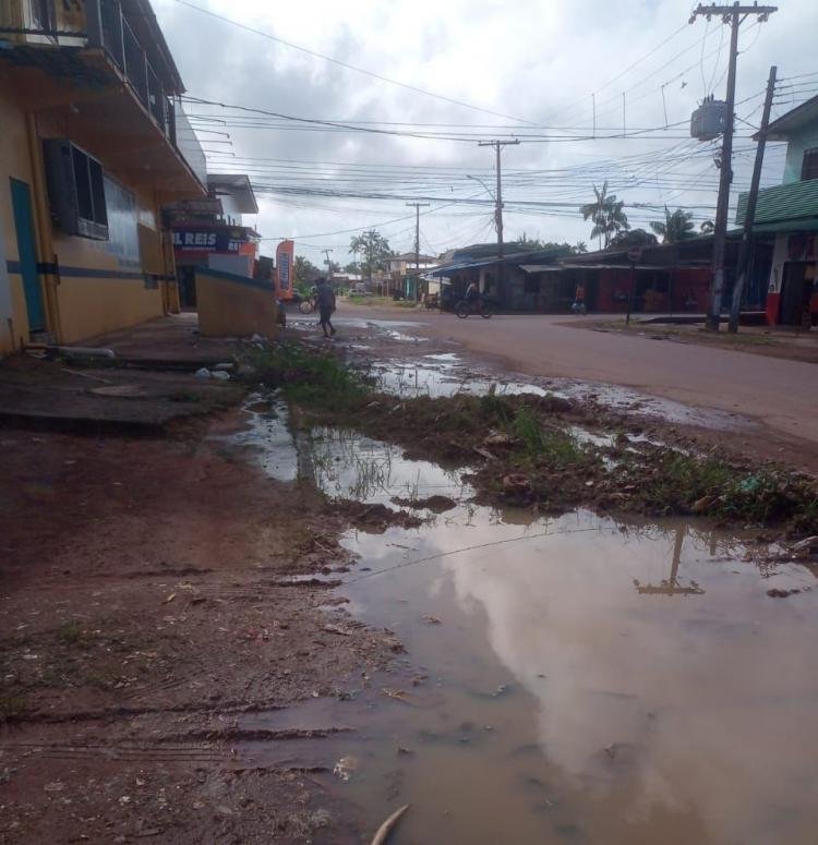 Prefeitura de Santana alerta população sobre despejo de água servida em via pública
