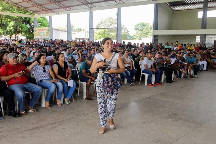 "Agora vai melhorar muito pra mim", afirma vendedora após arrematar moto em leilão