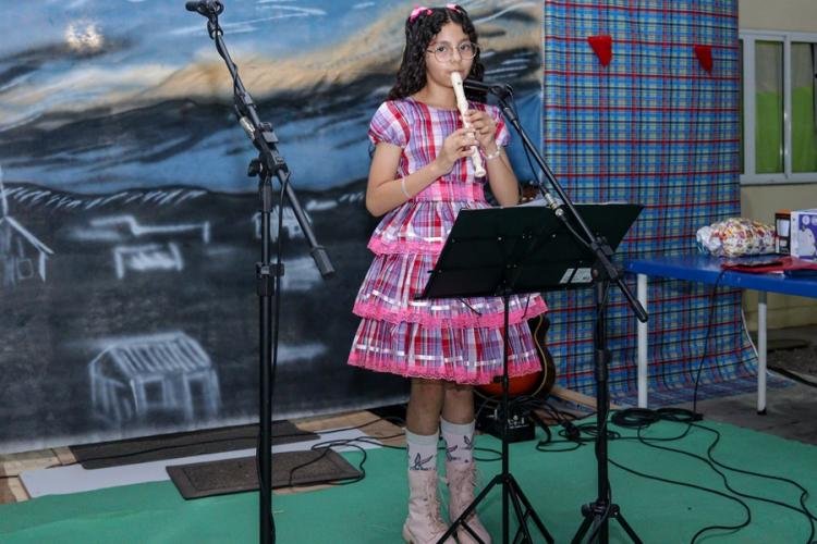 Julie Stephany: A jovem promessa da música no Centro Profissional de Educação Bitrindade, em Santana