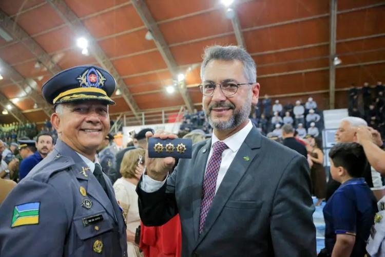 Na última formatura do ano, Clécio Luís promove 54 agentes da Polícia Militar do Amapá e destaca consolidação de investimentos na corporação