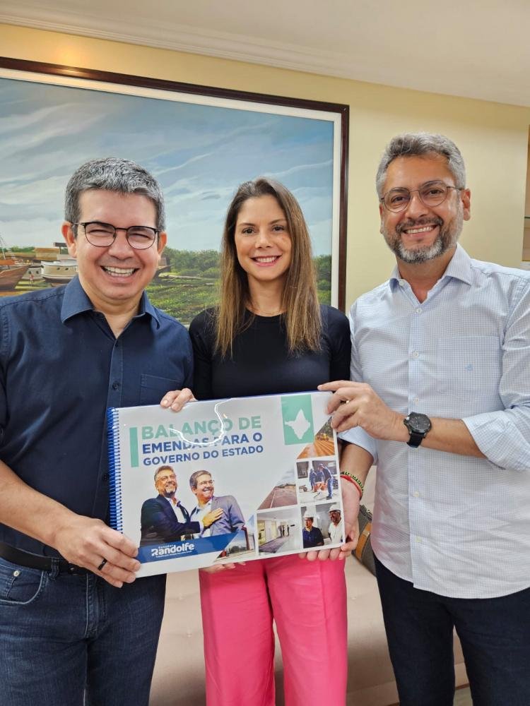 Randolfe entrega ao Governador Clécio balanço de investimentos de R$118 milhões para o Amapá 