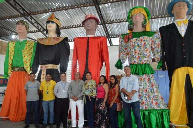 Bonecos do bloco “A Banda” são reformados por profissionais do SENAI
