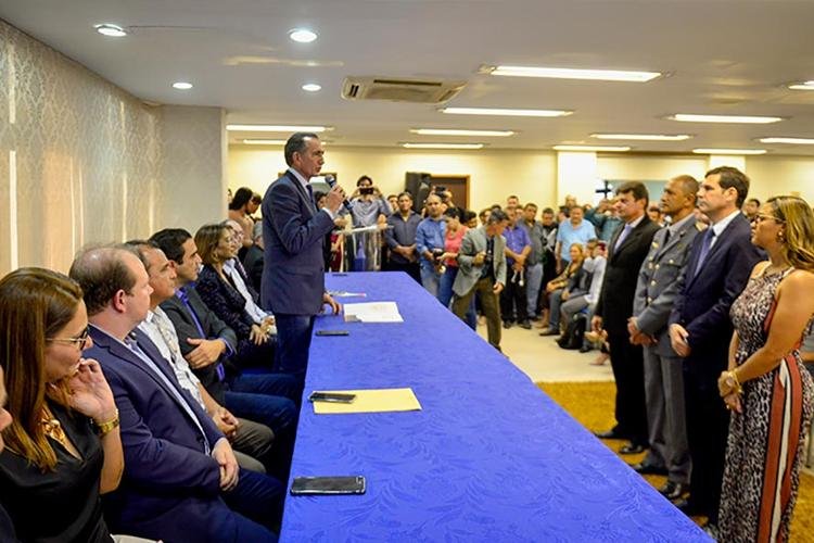 Waldez empossa novos integrantes da equipe de governo