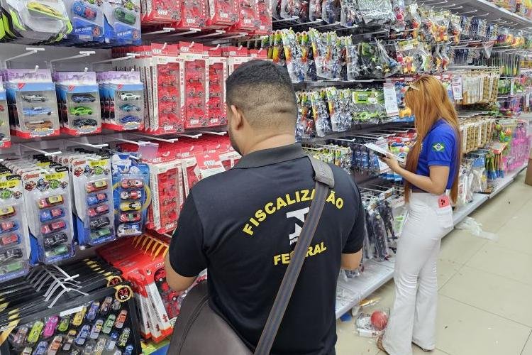 "Natal Seguro": operação do Ipem-AP fiscaliza luminárias e brinquedos em estabelecimentos comerciais de Macapá
