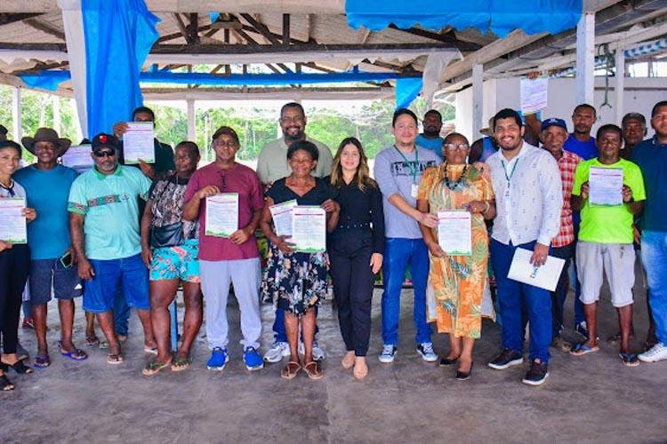 Mais 25 licenciamentos ambientais são entregues para produtores do Curiaú