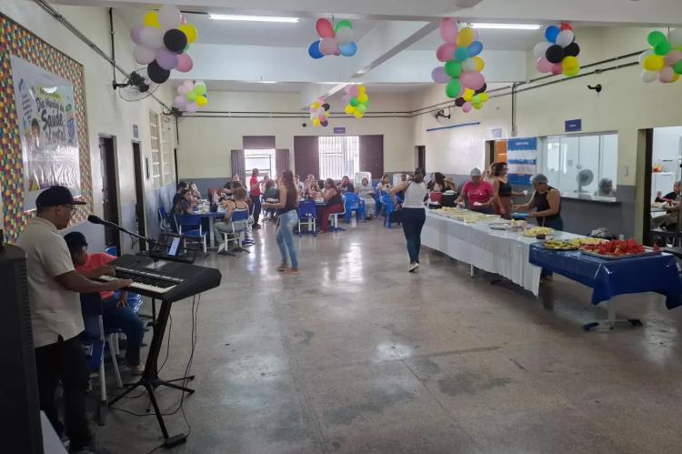 Escola Estadual Castro Alves homenageia professores e servidores públicos em Macapá