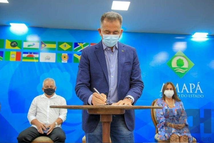 Governador assina decreto que regulamenta o Prêmio Criança Alfabetizada