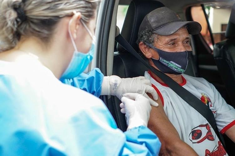 População com 35 anos é vacinada contra a Covid-19 nesta quinta-feira (15)